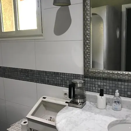 Βίλα Pierre Santoni *