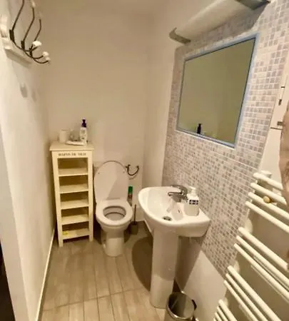 فيلة Pierre Santoni *