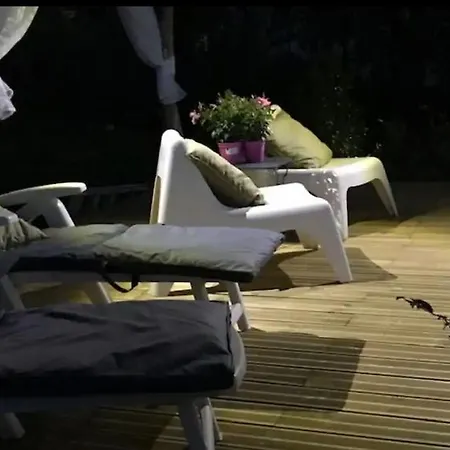 Willa Pierre Santoni *