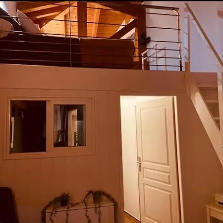 Willa Pierre Santoni *