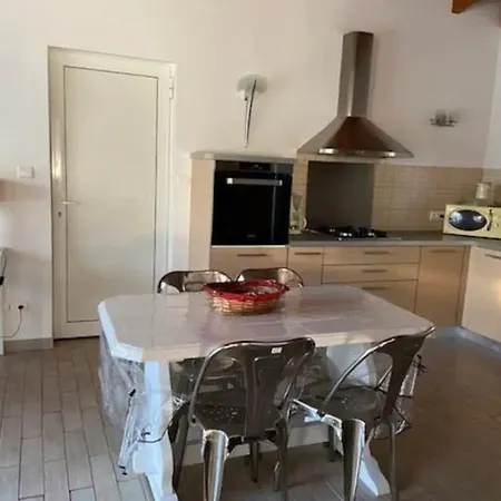 Willa Pierre Santoni *