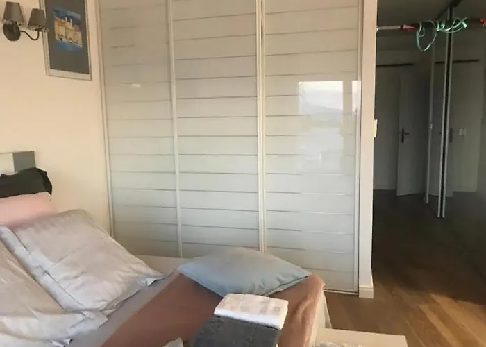 Vila Pierre Santoni *