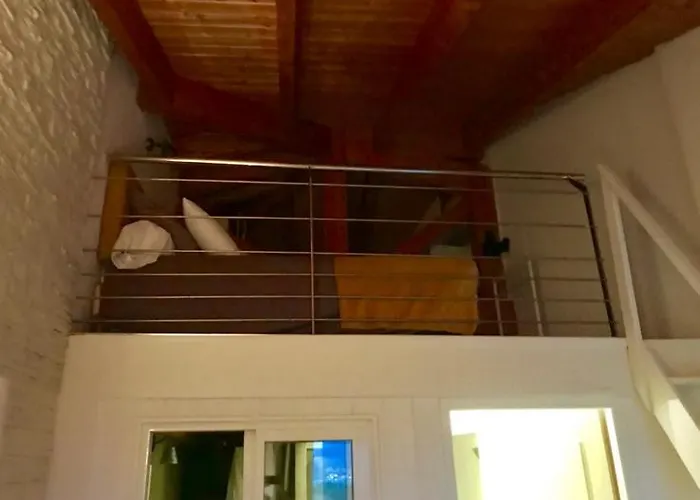 Vila Pierre Santoni *